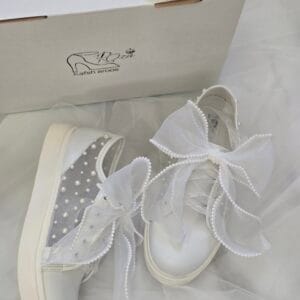 کتونی عروس مرواریدی دست دوز با طراحی ظریف و جواهر دوزی