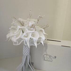 دسته گل عروس شیپوری لمسی 18 شاخه با بوته برقی