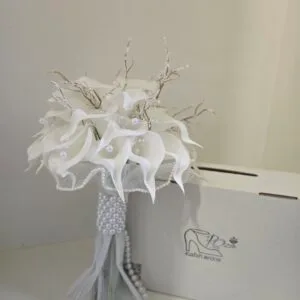 دسته گل عروس شیپوری لمسی 18 شاخه با بوته برقی