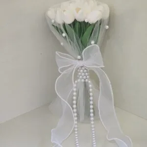 دسته گل عروس لاله مرواریدی